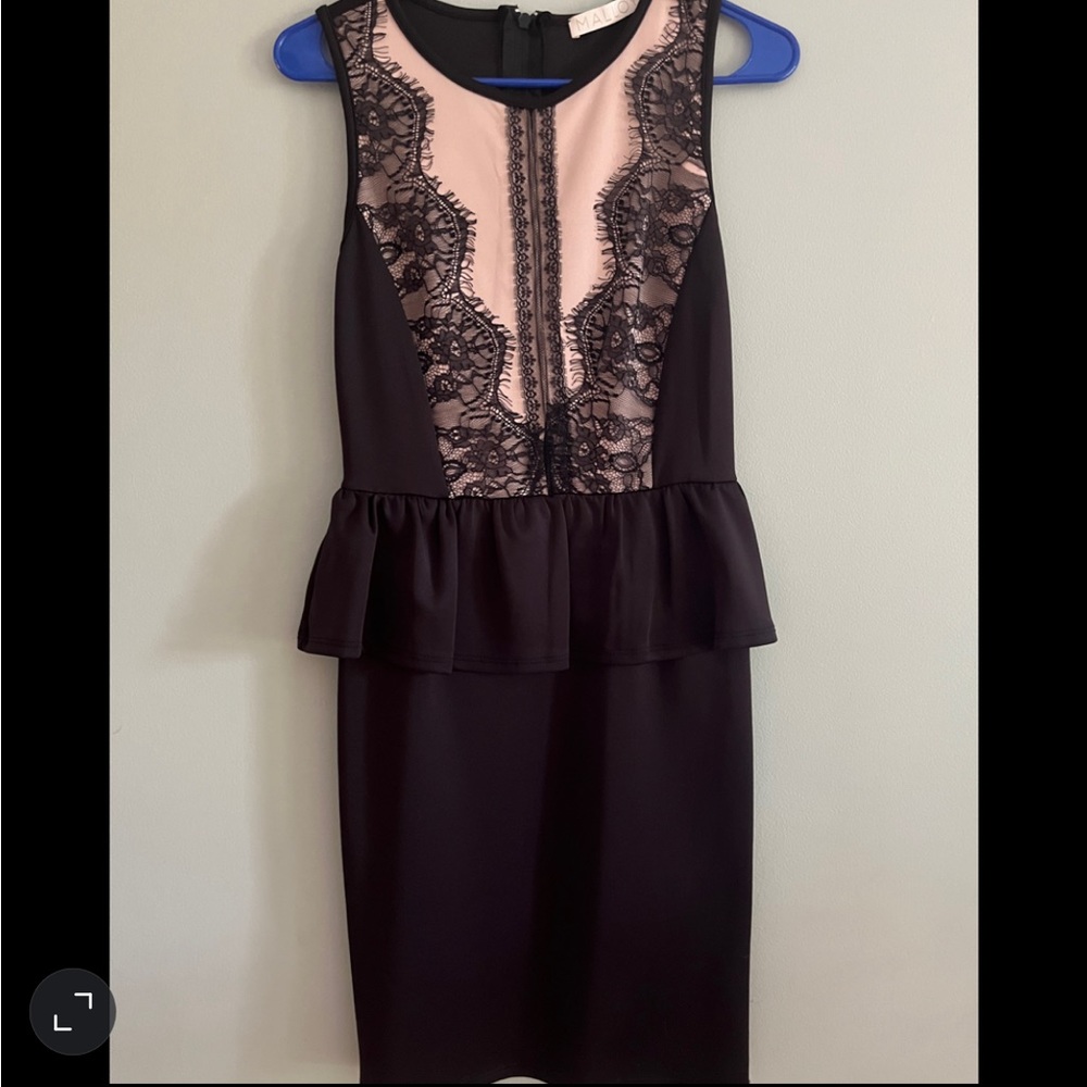 Medium Malloy fitted black fancy dress